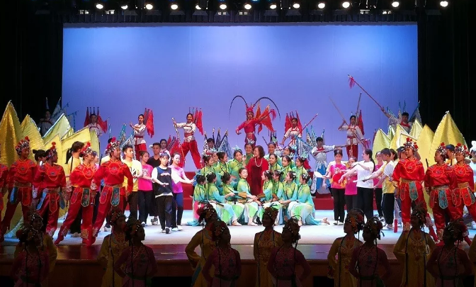 咚咚锵｜看我一袭水袖舞动鮀城