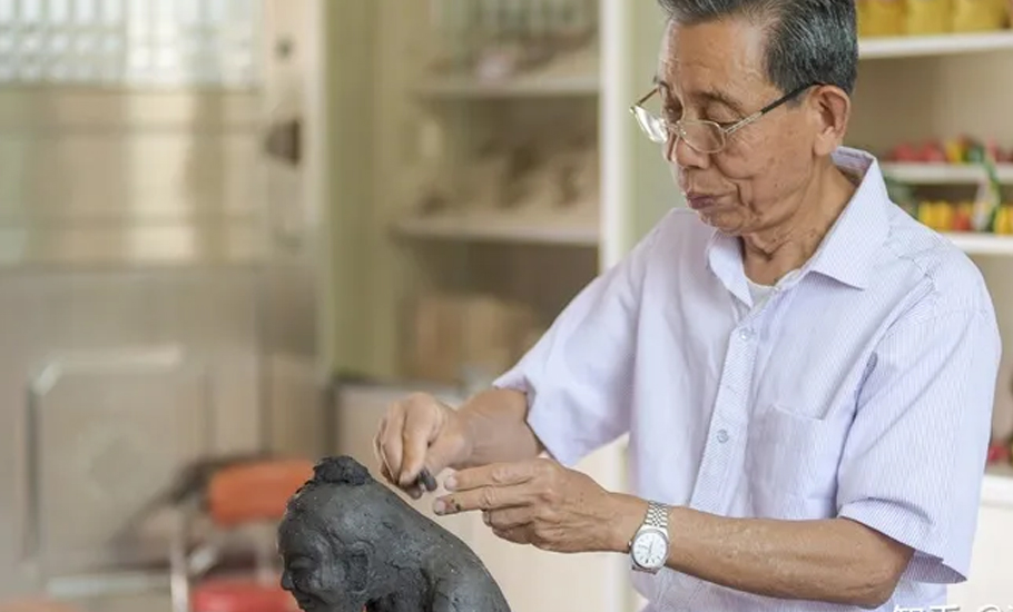 汕尾捷勝有位玩泥巴的老人，專注玩泥五十年！