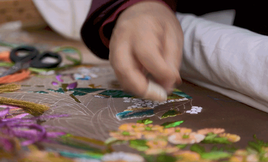 廣濟橋上的潮州男繡工