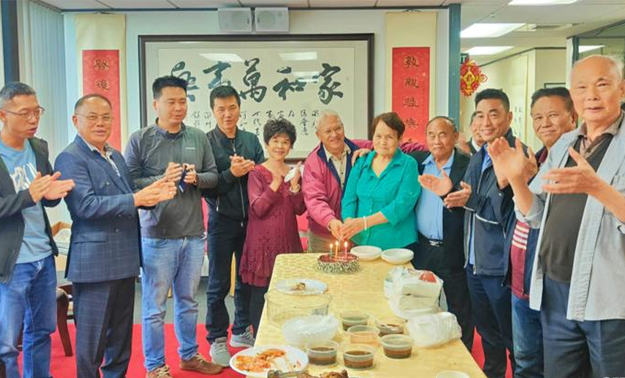 新西蘭潮屬總會舉行五月生日會與長者手機指導課程