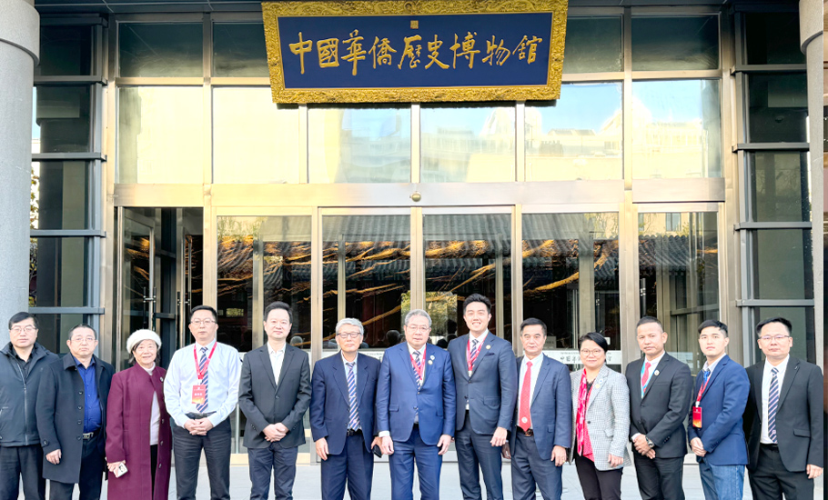 陳幼南一行參觀中國華僑歷史博物館並捐贈藏物