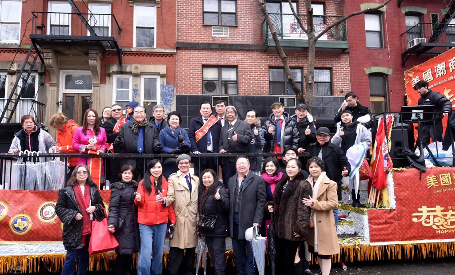 美國潮商總會首登紐約華埠新春花車大遊行