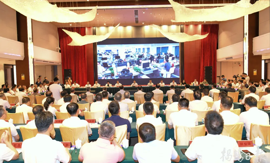 揭陽市委書記曾風保帶隊考察國際潮團總會張乙坤執行主席捐建的「百千萬工程」項目「綠美」公園並