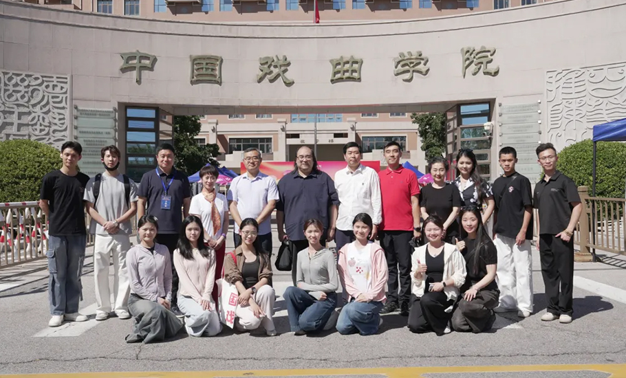 北京潮商會暖心接送第二期抵京潮劇本科班新生